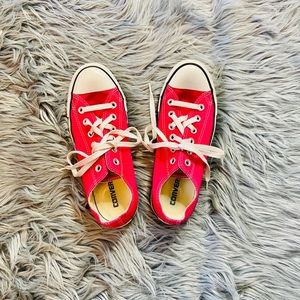 Like New Low Top Converse